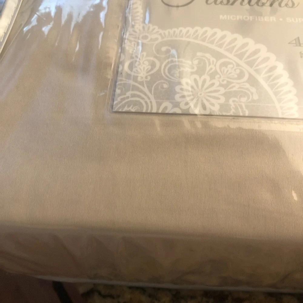 New Vintage Microfiber Bed Sheet Set in Beige - Soft, Durable Comfort